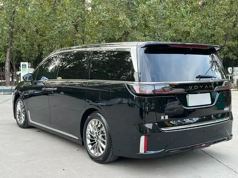 2025 Voyah Dreamer с пробегом 24 000 км
