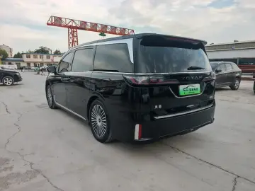 2025 Voyah Dreamer с пробегом 39 000 км