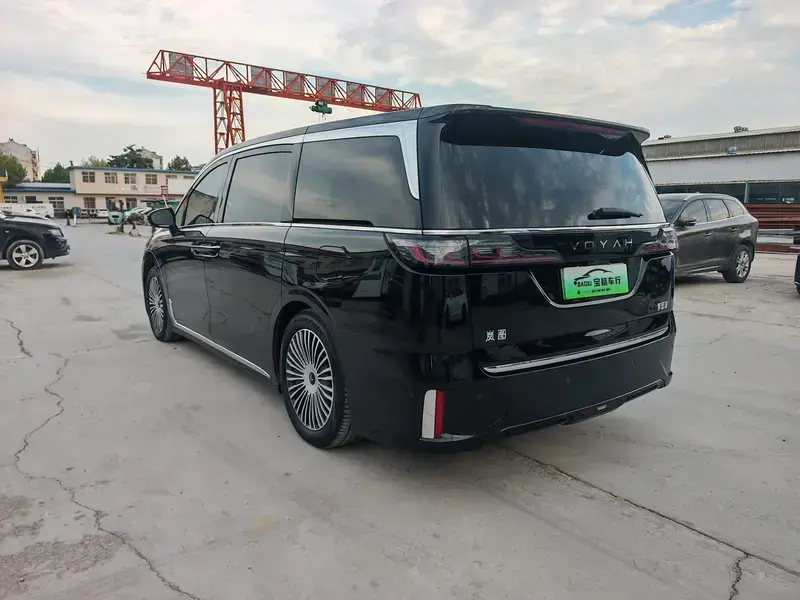 2025 Voyah Dreamer с пробегом 39 000 км