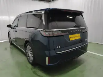 2025 Voyah Dreamer с пробегом 30 000 км