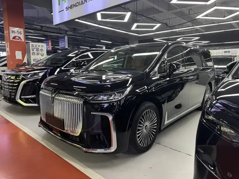 2025 Voyah Dreamer с пробегом 35 000 км