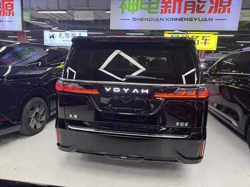 2025 Voyah Dreamer с пробегом 35 000 км