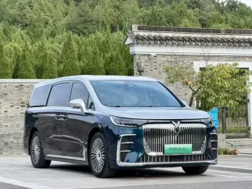 2025 Voyah Dreamer с пробегом 38 000 км