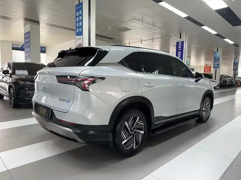2025 Wuling Wuling Xingguang S с пробегом 31 000 км