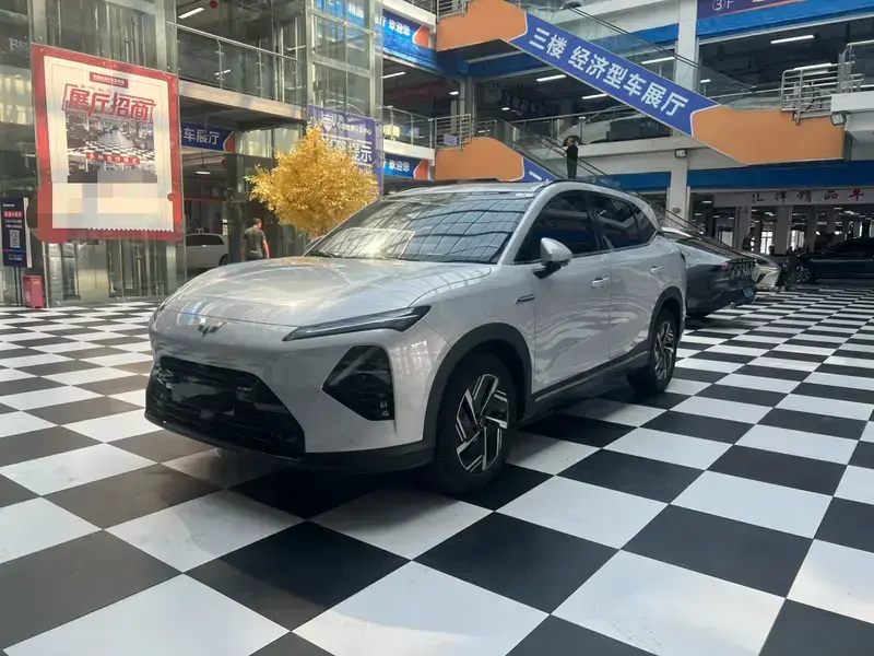 2025 Wuling Wuling Xingguang S с пробегом 42 000 км