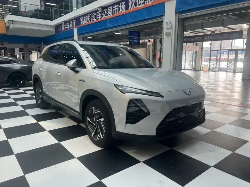 2025 Wuling Wuling Xingguang S с пробегом 42 000 км