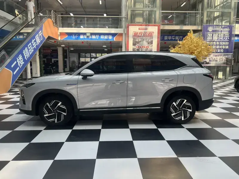2025 Wuling Wuling Xingguang S с пробегом 42 000 км