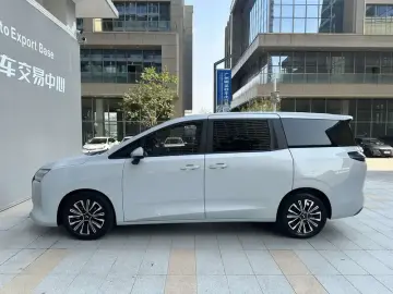 2025 Wuling Xingguang 730 с пробегом 7 800 км