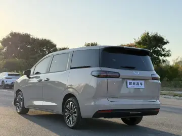 2025 Wuling Xingguang 730 с пробегом 3 000 км