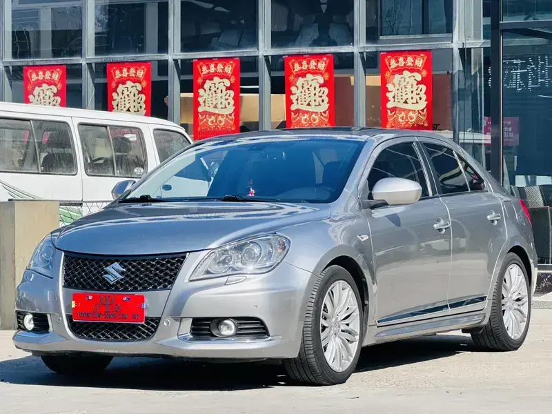 2011 Suzuki Kizashi с пробегом 75 000 км