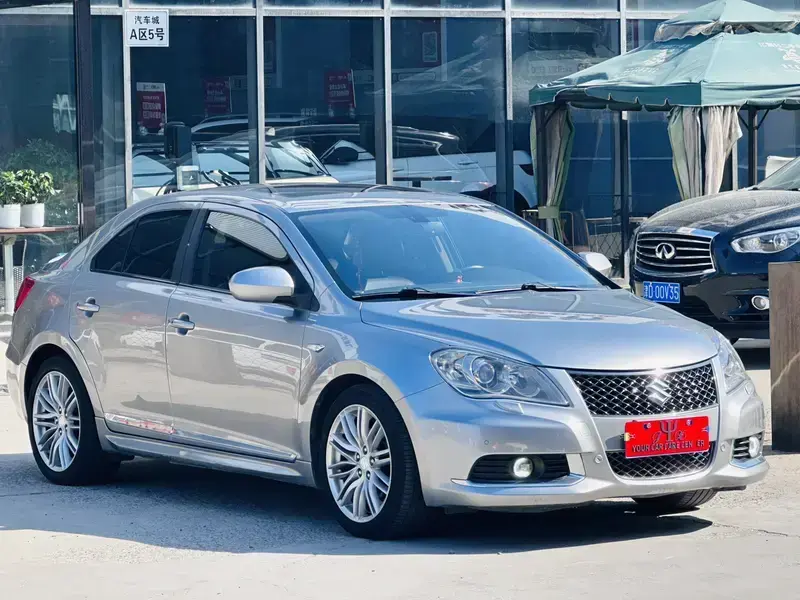 2011 Suzuki Kizashi с пробегом 75 000 км