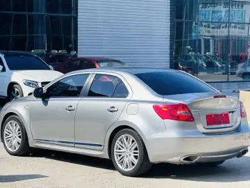 2011 Suzuki Kizashi с пробегом 75 000 км