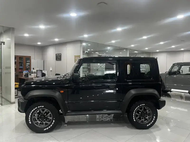 2025 Suzuki Jimny с пробегом 12 000 км