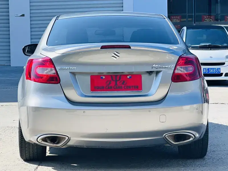 2011 Suzuki Kizashi с пробегом 75 000 км