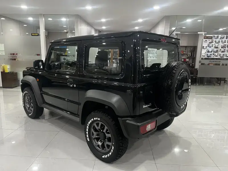 2025 Suzuki Jimny с пробегом 12 000 км