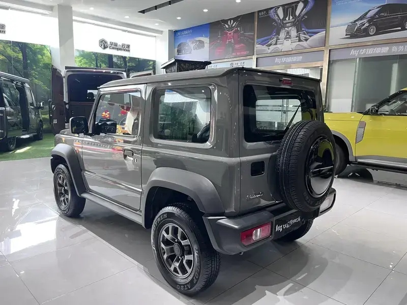 2025 Suzuki Jimny с пробегом 2 400 км