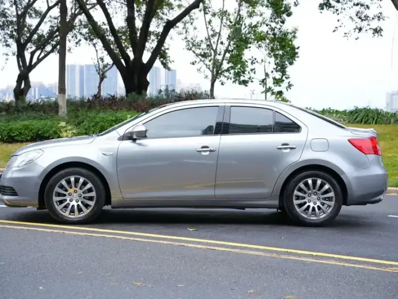 2011 Suzuki Kizashi с пробегом 76 200 км