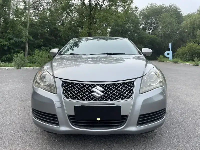 2011 Suzuki Kizashi с пробегом 29 000 км