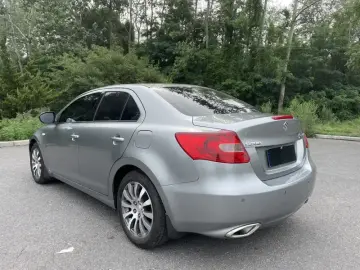 2011 Suzuki Kizashi с пробегом 29 000 км