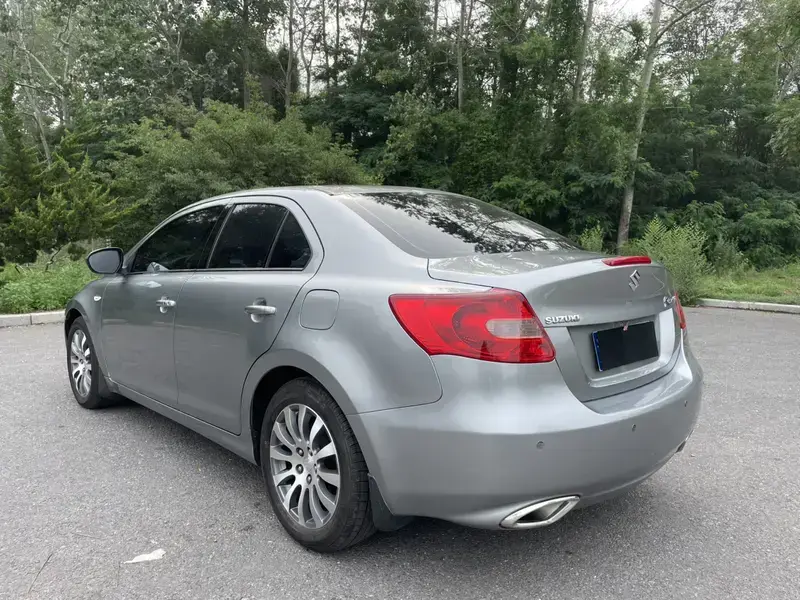 2011 Suzuki Kizashi с пробегом 29 000 км