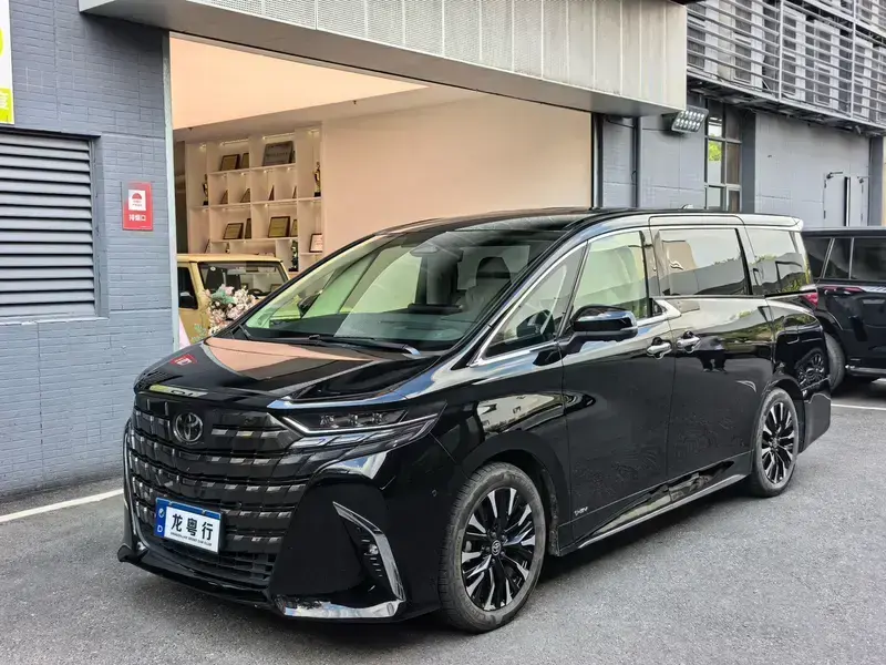 2023 Toyota Alphard с пробегом 68 700 км