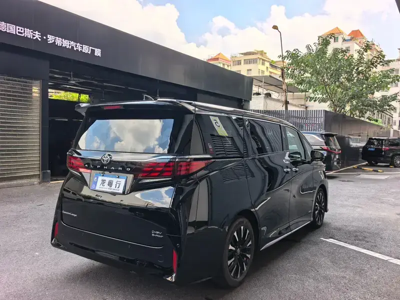 2023 Toyota Alphard с пробегом 68 700 км