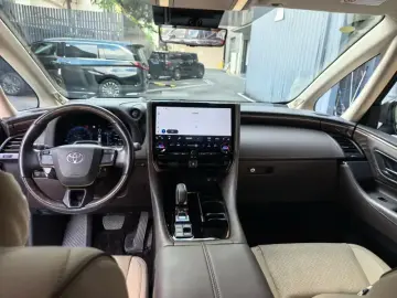 2023 Toyota Alphard с пробегом 68 700 км