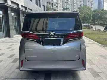 2023 Toyota Alphard с пробегом 58 000 км