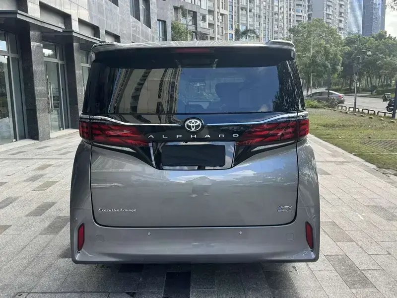 2023 Toyota Alphard с пробегом 58 000 км