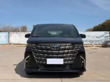 2024 Toyota Alphard с пробегом 38 000 км