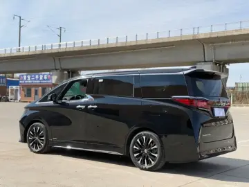 2024 Toyota Alphard с пробегом 38 000 км