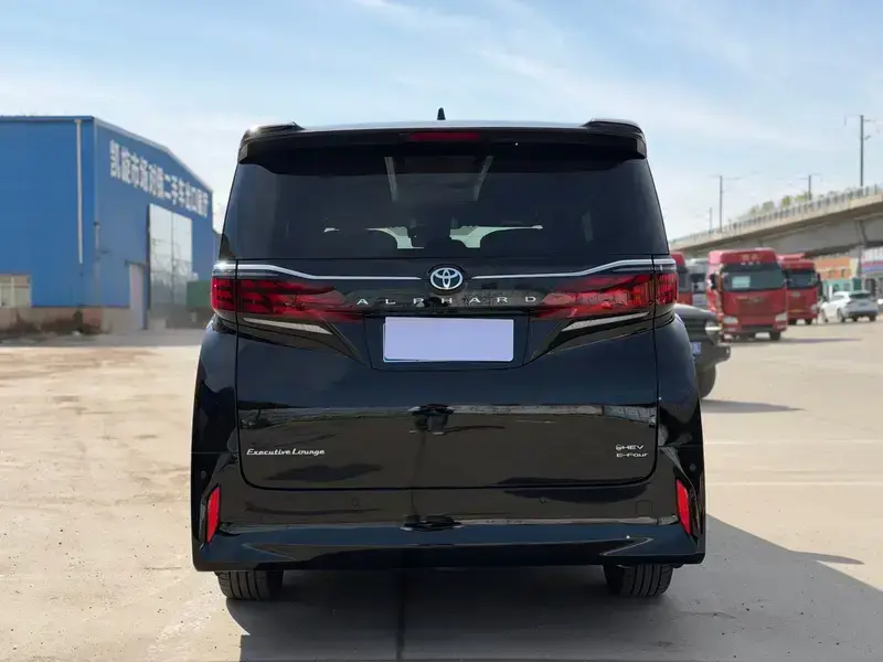 2024 Toyota Alphard с пробегом 38 000 км