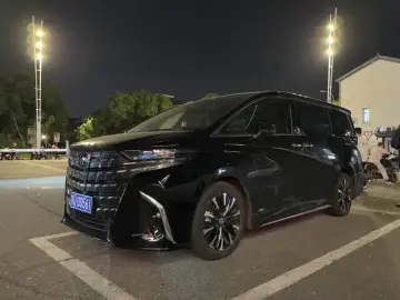 2023 Toyota Alphard с пробегом 30 000 км