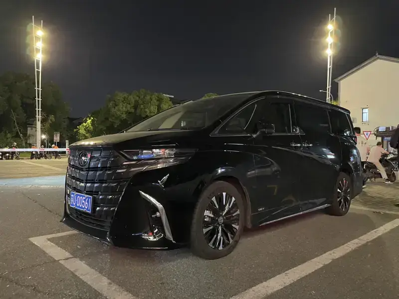 2023 Toyota Alphard с пробегом 30 000 км