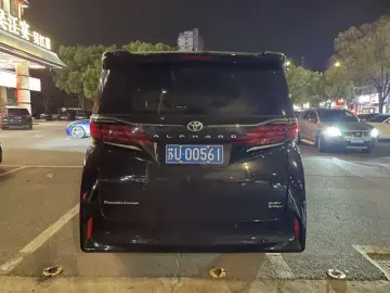 2023 Toyota Alphard с пробегом 30 000 км