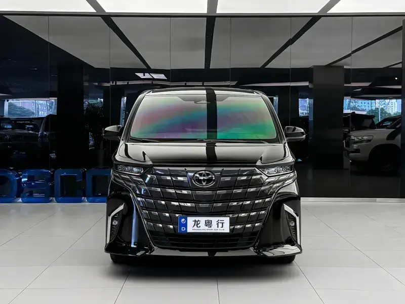 2024 Toyota Alphard с пробегом 38 000 км