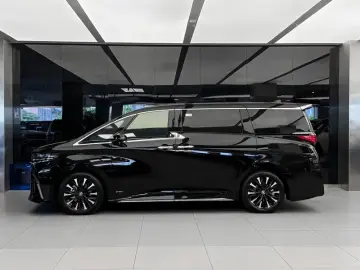 2024 Toyota Alphard с пробегом 38 000 км