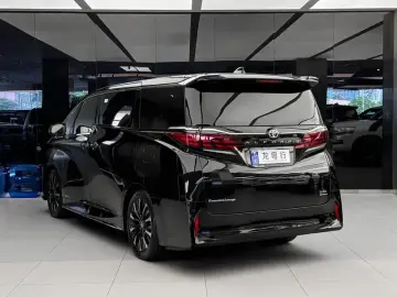 2024 Toyota Alphard с пробегом 38 000 км