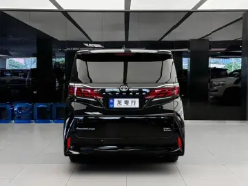 2024 Toyota Alphard с пробегом 38 000 км