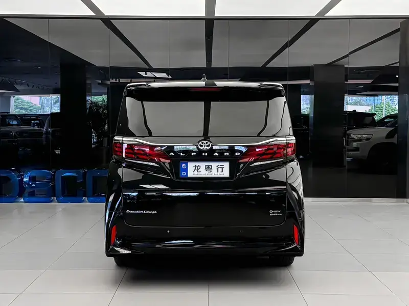 2024 Toyota Alphard с пробегом 38 000 км