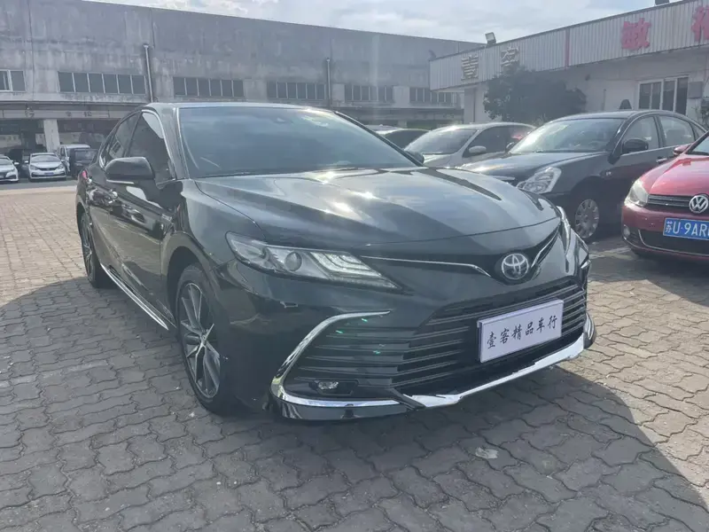 2023 Toyota Camry с пробегом 23 000 км