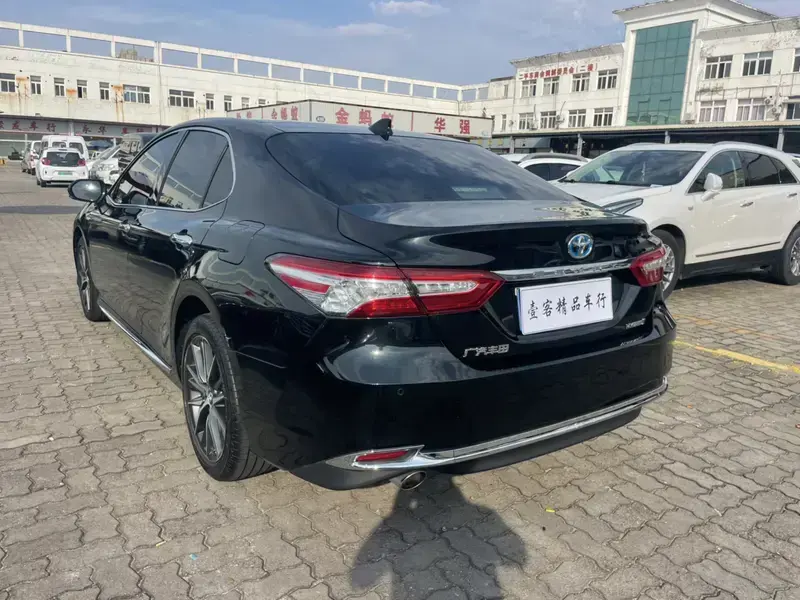 2023 Toyota Camry с пробегом 23 000 км