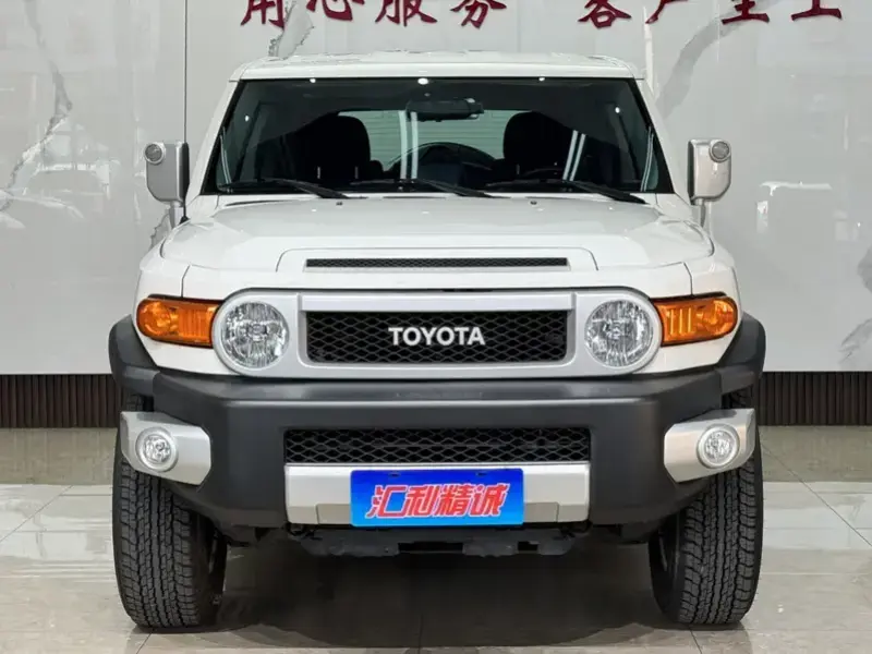 2022 Toyota FJ Cruiser с пробегом 8 000 км