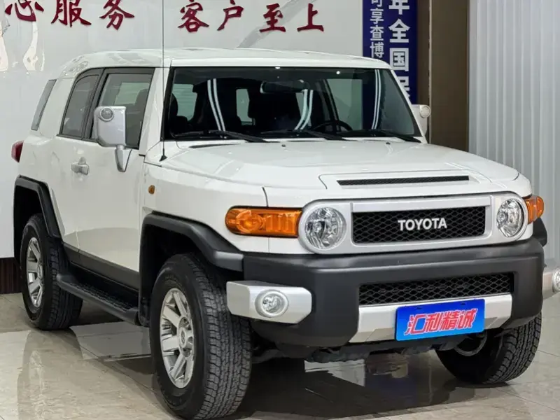 2022 Toyota FJ Cruiser с пробегом 8 000 км