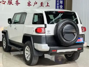 2022 Toyota FJ Cruiser с пробегом 8 000 км