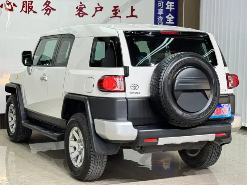 2022 Toyota FJ Cruiser с пробегом 8 000 км