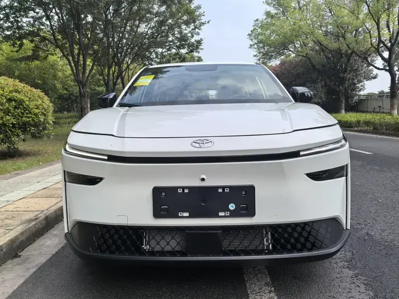 2026 Toyota bZ3X с пробегом 100 км