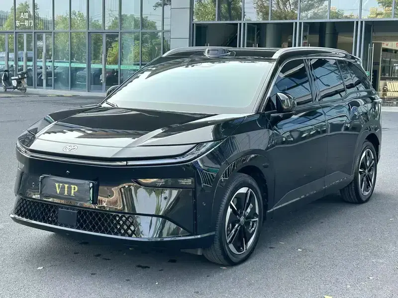 2025 Toyota bZ3X с пробегом 10 000 км