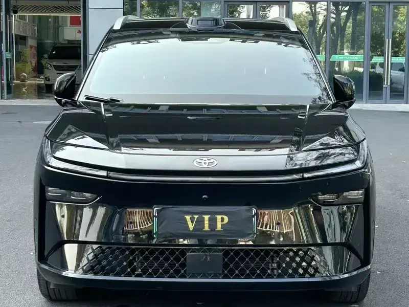 2025 Toyota bZ3X с пробегом 10 000 км