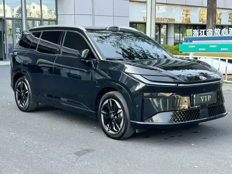 2025 Toyota bZ3X с пробегом 10 000 км